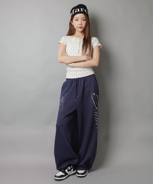 SPINNS(スピンズ)の「裏毛ワイドパンツ/ラインストーンロゴ/バディガール(スウェットパンツ・レディース・ネイビー/杢グレー・ONESIZE)」の14枚目の写真