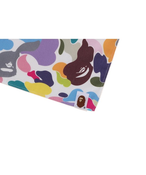A BATHING APE(アベイシングエイプ)の「MULTI CAMO NYC LOGO BANDANA(バンダナ/スカーフ・メンズ・ブラック/ホワイト・FREE)」の6枚目の写真
