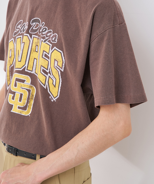 '47(フォーティーセブン)の「’47 / フォーティーセブン 別注 Team Logo Tee(Tシャツ/カットソー・メンズ・ブラウン/ネイビー/ホワイト・MEDIUM/LARGE)」の10枚目の写真