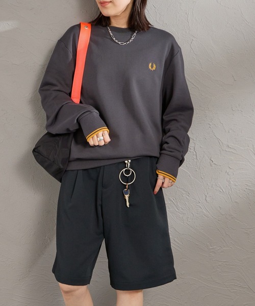 FRED PERRY（フレッドペリー）の「【WEB先行予約】[FRED PERRY/フレッドペリー] ワンポイントロゴ刺繍 クルーネックスウェット M7535（スウェット・レディース・ブラック系/ネイビー系/ライトグリーン/ブラック/ネイビー/ダークグリーン/キャメル/オレンジ/オフホワイト/バーガンディー/チャコール・S/M/L/XL）」の4枚目の写真