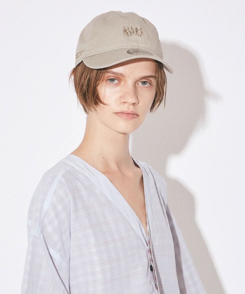 beautiful people（ビューティフルピープル）の「【beautiful people/ビューティフルピープル】NEWERA littlepeople embroidery cap/ニューエラ リトルピープルエンブロイダリーキャップ/帽子（キャップ・レディース・グレー/ベージュ/ブラック・MEDIUM）」の4枚目の写真