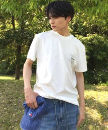 TOMMY JEANS（トミー ジーンズ）の「【オンライン限定】ユニセックス サインフラッグレギュラーフィットショートスリーブTシャツ（Tシャツ/カットソー）」