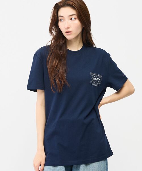 tommy jeans(トミー ジーンズ)の「【オンライン限定】ユニセックス サインフラッグレギュラーフィットショートスリーブTシャツ(Tシャツ/カットソー・メンズ・ホワイト/ライトグレー系1/マルチ・MEDIUM/SMALL/X-LARGE/LARGE)」の9枚目の写真