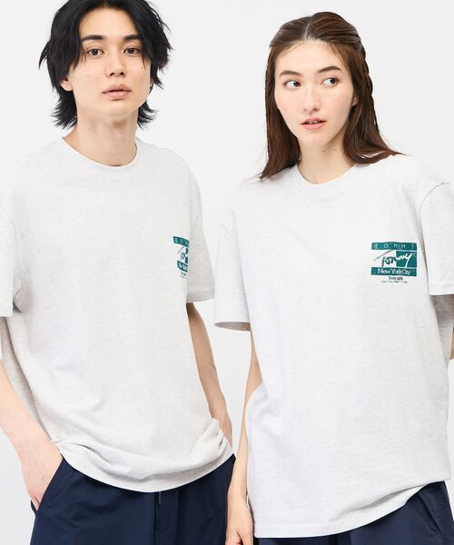 tommy jeans(トミー ジーンズ)の「【オンライン限定】ユニセックス サインフラッグレギュラーフィットショートスリーブTシャツ(Tシャツ/カットソー・メンズ・ホワイト/ライトグレー系1/マルチ・MEDIUM/SMALL/X-LARGE/LARGE)」の17枚目の写真