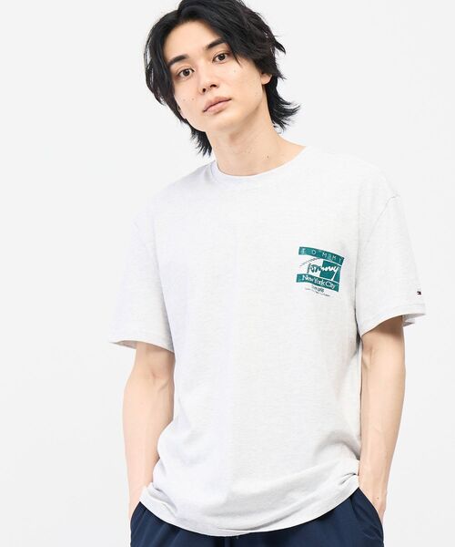 tommy jeans(トミー ジーンズ)の「【オンライン限定】ユニセックス サインフラッグレギュラーフィットショートスリーブTシャツ(Tシャツ/カットソー・メンズ・ホワイト/ライトグレー系1/マルチ・MEDIUM/SMALL/X-LARGE/LARGE)」の18枚目の写真