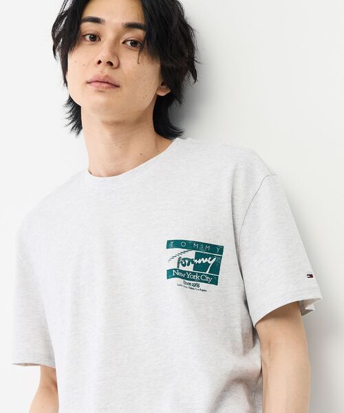 tommy jeans(トミー ジーンズ)の「【オンライン限定】ユニセックス サインフラッグレギュラーフィットショートスリーブTシャツ(Tシャツ/カットソー・メンズ・ホワイト/ライトグレー系1/マルチ・MEDIUM/SMALL/X-LARGE/LARGE)」の20枚目の写真