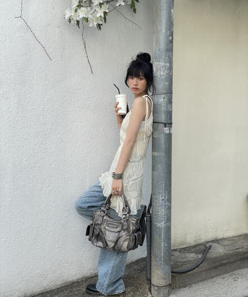 IUGAMAKARAS（イウガマカラス）の「Studded Leather Mini Shoulder Bag (Silver)（トートバッグ・レディース・その他・FREE）」の5枚目の写真