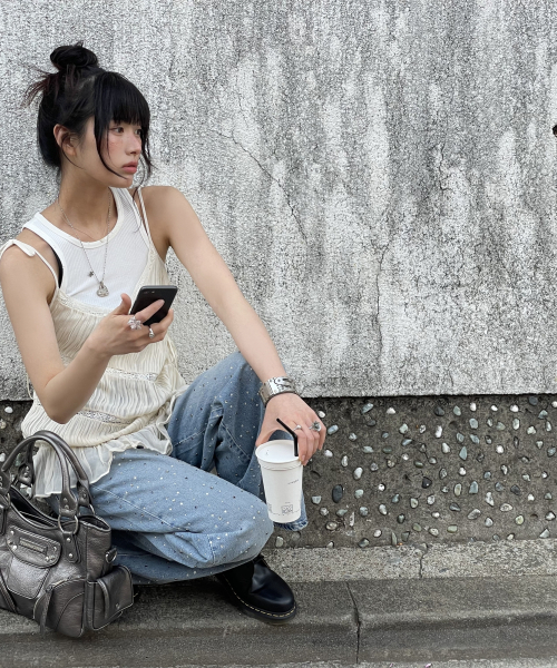 IUGAMAKARAS（イウガマカラス）の「Studded Leather Mini Shoulder Bag (Silver)（トートバッグ・レディース・その他・FREE）」の6枚目の写真