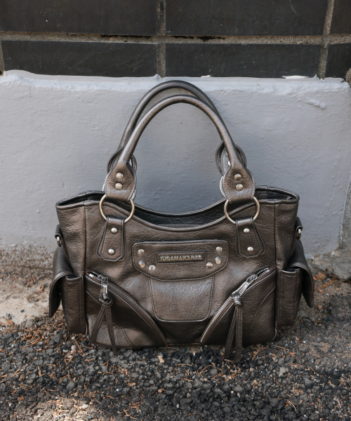 IUGAMAKARAS（イウガマカラス）の「Studded Leather Mini Shoulder Bag (Silver)（トートバッグ・レディース・その他・FREE）」の8枚目の写真