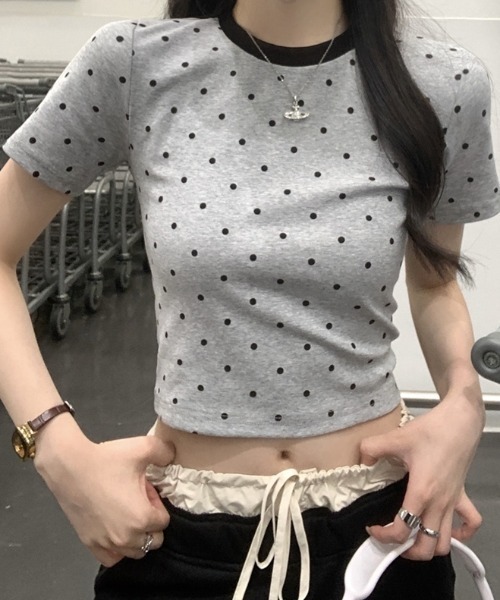 AMAJI（アマジ）の「ドット柄 配色 半袖Tシャツ（Tシャツ/カットソー・レディース・ホワイト/グレー・SMALL/MEDIUM/LARGE）」の4枚目の写真