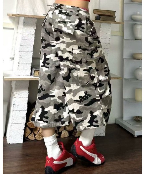 inst.ALL（インストール）の「迷彩柄ルーズクロップドカーゴパンツ（カーゴパンツ・レディース・カーキ・L/M/S）」の5枚目の写真