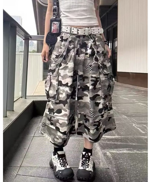 inst.ALL（インストール）の「迷彩柄ルーズクロップドカーゴパンツ（カーゴパンツ・レディース・カーキ・L/M/S）」の7枚目の写真
