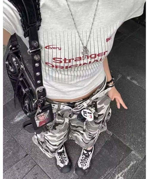 inst.ALL（インストール）の「迷彩柄ルーズクロップドカーゴパンツ（カーゴパンツ・レディース・カーキ・L/M/S）」の9枚目の写真