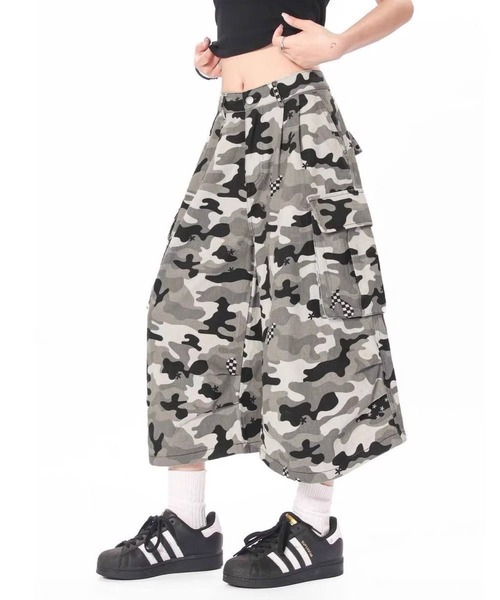 inst.ALL（インストール）の「迷彩柄ルーズクロップドカーゴパンツ（カーゴパンツ・レディース・カーキ・L/M/S）」の11枚目の写真