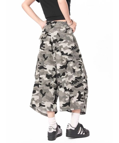 inst.ALL（インストール）の「迷彩柄ルーズクロップドカーゴパンツ（カーゴパンツ・レディース・カーキ・L/M/S）」の13枚目の写真