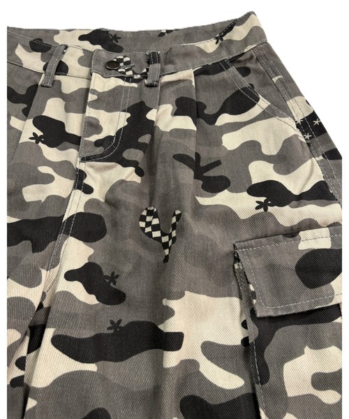 inst.ALL（インストール）の「迷彩柄ルーズクロップドカーゴパンツ（カーゴパンツ・レディース・カーキ・L/M/S）」の14枚目の写真