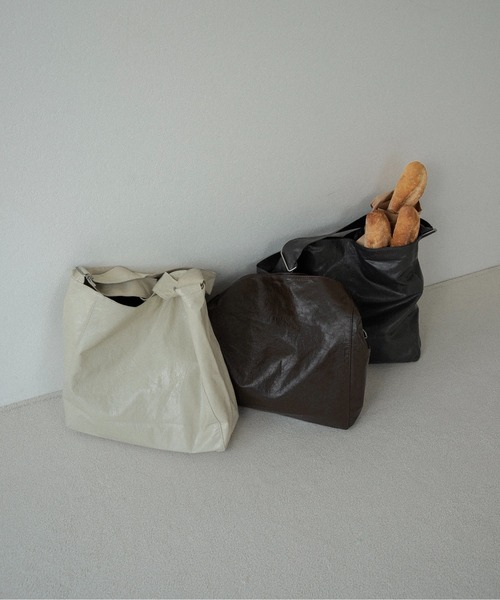 lawgy（ラウジー）の「slouchy shoulder tote bag / スラウチーショルダートートバッグ（ショルダーバッグ・レディース・ブラウン/グレー/アイボリー・FREE）」の4枚目の写真