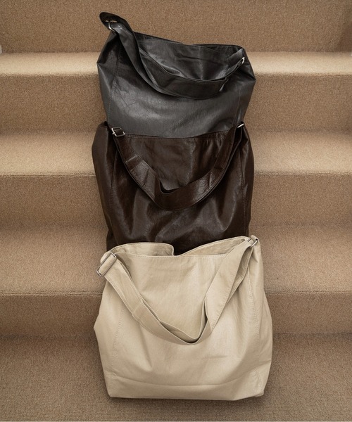 lawgy（ラウジー）の「slouchy shoulder tote bag / スラウチーショルダートートバッグ（ショルダーバッグ・レディース・ブラウン/グレー/アイボリー・FREE）」の14枚目の写真