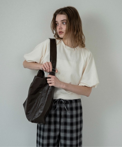 lawgy（ラウジー）の「slouchy shoulder tote bag / スラウチーショルダートートバッグ（ショルダーバッグ・レディース・ブラウン/グレー/アイボリー・FREE）」の11枚目の写真