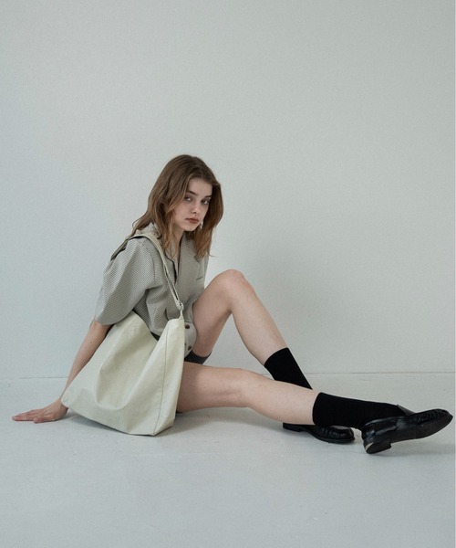 lawgy（ラウジー）の「slouchy shoulder tote bag / スラウチーショルダートートバッグ（ショルダーバッグ・レディース・ブラウン/グレー/アイボリー・FREE）」の5枚目の写真