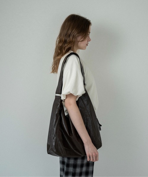 lawgy（ラウジー）の「slouchy shoulder tote bag / スラウチーショルダートートバッグ（ショルダーバッグ・レディース・ブラウン/グレー/アイボリー・FREE）」の12枚目の写真