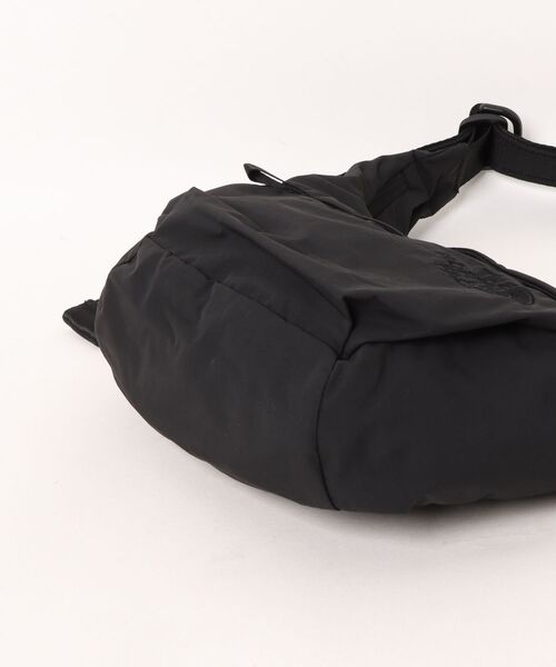 THE NORTH FACE（ザノースフェイス）の「THE NORTH FACE/ザ・ノース・フェイス ショルダーバック 4L FICUS MINISHOULDER NMW72651（ショルダーバッグ・レディース・ブラック・FREE）」の3枚目の写真
