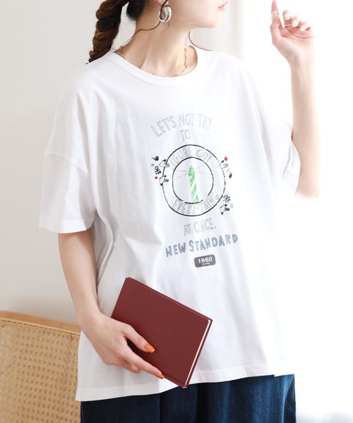 Emago(イマゴ)の「EMAGO カレッジロゴT 半袖(Tシャツ/カットソー・レディース・ホワイト/ブラック/グリーン・FREE)」の4枚目の写真