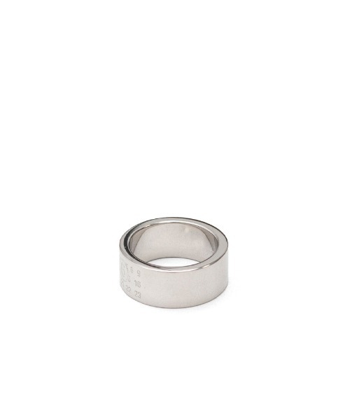 MM6 Maison Margiela(エムエムシックス メゾン マルジェラ)の「MINIMAL LOGO 8MM(リング・メンズ・シルバー・5/4/6)」の2枚目の写真