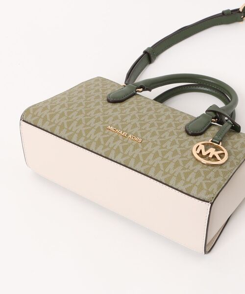 MICHAEL KORS(マイケルコース)の「ARDEN トップジップ クロスボディ スモール - MKシグネチャー(ショルダーバッグ・レディース・グリーン系・FREE)」の3枚目の写真