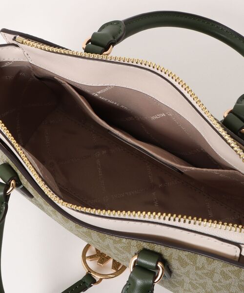 MICHAEL KORS(マイケルコース)の「ARDEN トップジップ クロスボディ スモール - MKシグネチャー(ショルダーバッグ・レディース・グリーン系・FREE)」の4枚目の写真