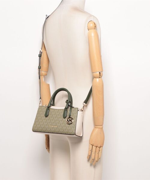 MICHAEL KORS(マイケルコース)の「ARDEN トップジップ クロスボディ スモール - MKシグネチャー(ショルダーバッグ・レディース・グリーン系・FREE)」の5枚目の写真