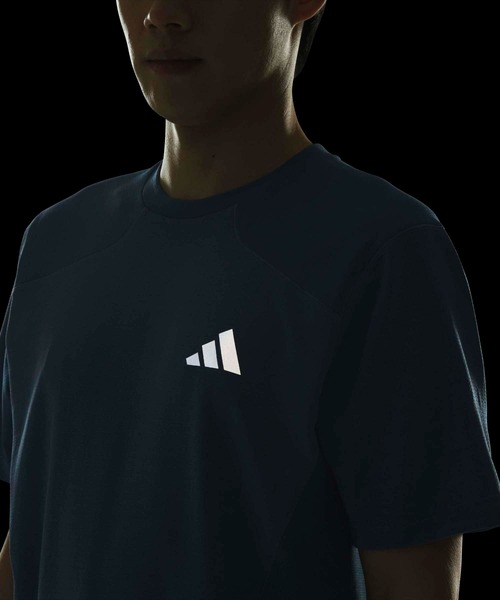adidas（アディダス）の「テック エッセンシャルズ クールタッチ レギュラーフィット ステルス スリーバー 半袖Tシャツ / アディダス adidas（Tシャツ/カットソー・メンズ・ブルー・XX-LARGE/3XL/LARGE/MEDIUM/SMALL/X-LARGE/X-SMALL）」の3枚目の写真