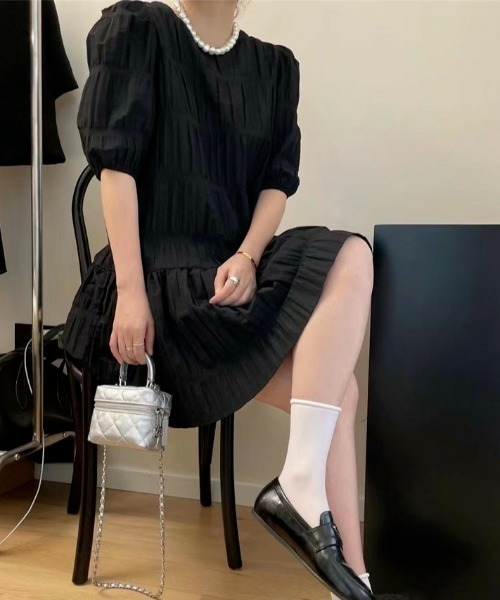 FLINEA(フリネア)の「クルーネックパフスリーブワンピース(ワンピース・レディース・ホワイト/ブラック・FREE)」の11枚目の写真
