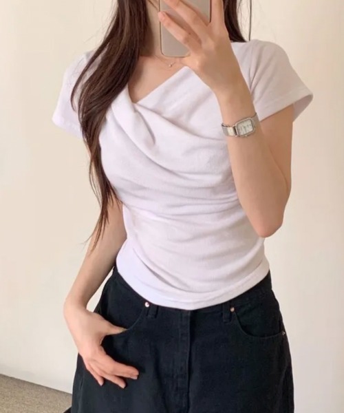 LOENNE(ロエヌ)の「Drape Slim Tee / ドレープスリムTシャツ(Tシャツ/カットソー・レディース・チャコールグレー/アイボリー/グレー/ブラック・FREE)」の9枚目の写真