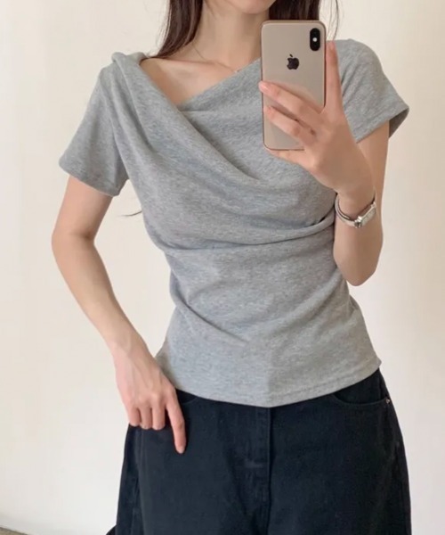 LOENNE(ロエヌ)の「Drape Slim Tee / ドレープスリムTシャツ(Tシャツ/カットソー・レディース・チャコールグレー/アイボリー/グレー/ブラック・FREE)」の16枚目の写真