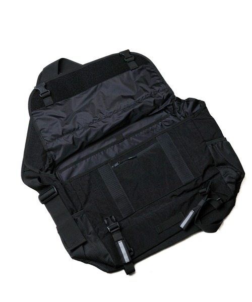 Gramicci（グラミチ）の「★GRAMICCI(グラミチ) ★MESSENGER BAG（メッセンジャーバッグ・メンズ・ブラック・FREE）」の4枚目の写真