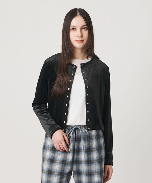 BEAUTY&YOUTH UNITED ARROWS(ビューティーアンドユースユナイテッドアローズ)の「ベロア コンパクト カーディガン ウォッシャブル(カーディガン/ボレロ・レディース・ダークブラウン/オフホワイト/ブラック・FREE)」の3枚目の写真