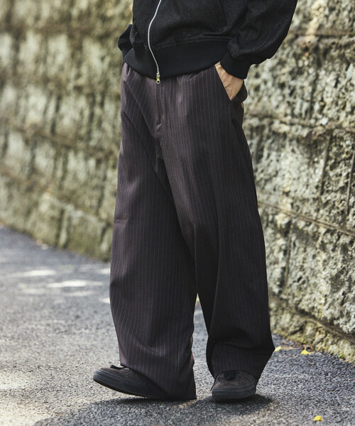FREAK'S STORE(フリークスストア)の「バレルレッグ ワイドスラックス(スラックス・メンズ・ブラウン/その他13/ブラック/グレー・MEDIUM/LARGE)」の1枚目の写真