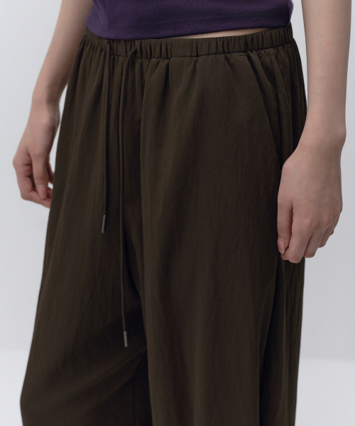 MUSINSA STANDARD WOMAN（ムシンサスタンダードウーマン）の「ウィメンズバルーンジョガーパンツ[ブラウン]（スウェットパンツ・レディース・その他・24/26/28/30）」の4枚目の写真