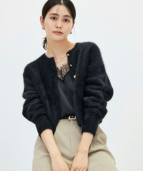 NOLLEY’S Sophi(ノーリーズソフィ)の「カシミヤ混へアリーショート丈クルーネックカーディガン(カーディガン/ボレロ・レディース・ベビーピンク/ブラック/グレイッシュベージュ/オフホワイト・38)」の22枚目の写真