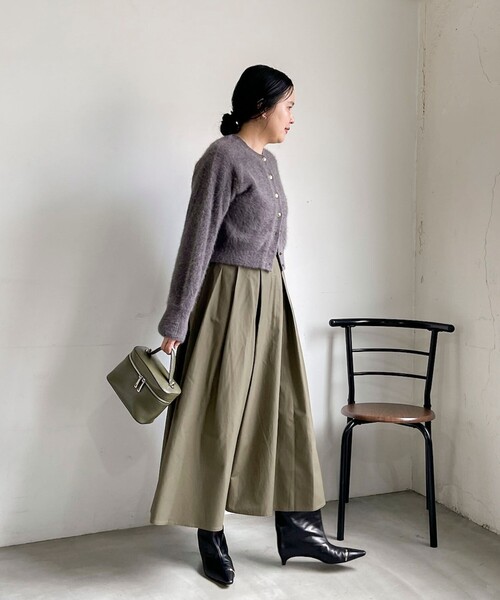 NOLLEY’S Sophi(ノーリーズソフィ)の「カシミヤ混へアリーショート丈クルーネックカーディガン(カーディガン/ボレロ・レディース・ベビーピンク/ブラック/グレイッシュベージュ/オフホワイト・38)」の14枚目の写真