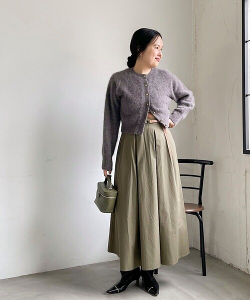 NOLLEY’S Sophi(ノーリーズソフィ)の「カシミヤ混へアリーショート丈クルーネックカーディガン(カーディガン/ボレロ・レディース・ベビーピンク/ブラック/グレイッシュベージュ/オフホワイト・38)」の16枚目の写真