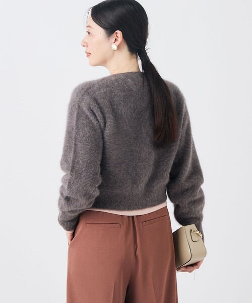 NOLLEY’S Sophi(ノーリーズソフィ)の「カシミヤ混へアリーショート丈クルーネックカーディガン(カーディガン/ボレロ・レディース・ベビーピンク/ブラック/グレイッシュベージュ/オフホワイト・38)」の12枚目の写真