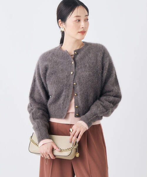 NOLLEY’S Sophi(ノーリーズソフィ)の「カシミヤ混へアリーショート丈クルーネックカーディガン(カーディガン/ボレロ・レディース・ベビーピンク/ブラック/グレイッシュベージュ/オフホワイト・38)」の6枚目の写真