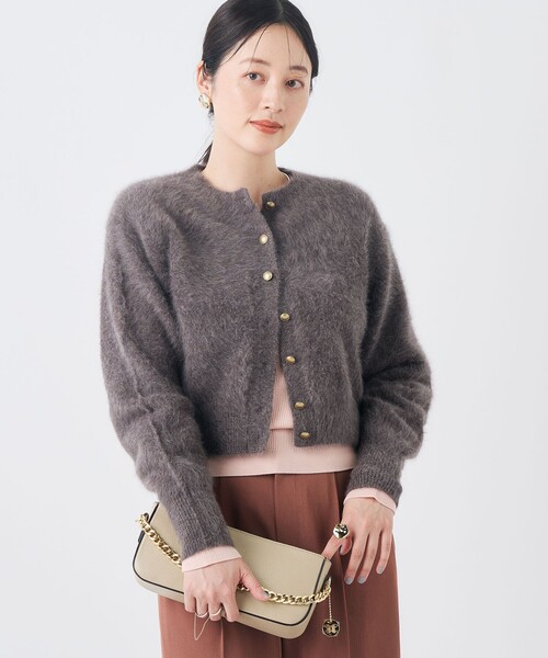 NOLLEY’S Sophi(ノーリーズソフィ)の「カシミヤ混へアリーショート丈クルーネックカーディガン(カーディガン/ボレロ・レディース・ベビーピンク/ブラック/グレイッシュベージュ/オフホワイト・38)」の7枚目の写真
