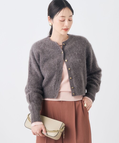 NOLLEY’S Sophi(ノーリーズソフィ)の「カシミヤ混へアリーショート丈クルーネックカーディガン(カーディガン/ボレロ・レディース・ベビーピンク/ブラック/グレイッシュベージュ/オフホワイト・38)」の8枚目の写真