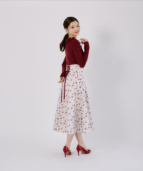 tocco closet(トッコ クローゼット)の「バックレースアップチェリージャガードフレアスカート(スカート・レディース・レッド・M)」の5枚目の写真