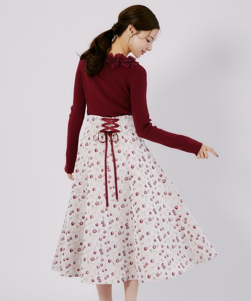 tocco closet(トッコ クローゼット)の「バックレースアップチェリージャガードフレアスカート(スカート・レディース・レッド・M)」の8枚目の写真
