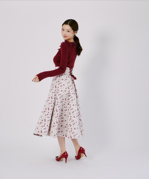 tocco closet(トッコ クローゼット)の「バックレースアップチェリージャガードフレアスカート(スカート・レディース・レッド・M)」の4枚目の写真