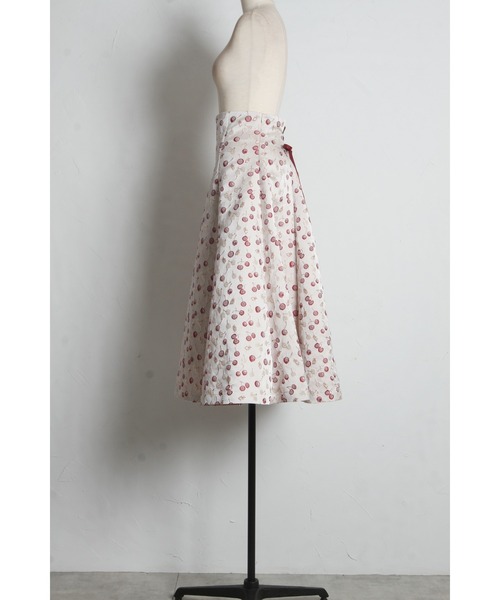 tocco closet(トッコ クローゼット)の「バックレースアップチェリージャガードフレアスカート(スカート・レディース・レッド・M)」の12枚目の写真